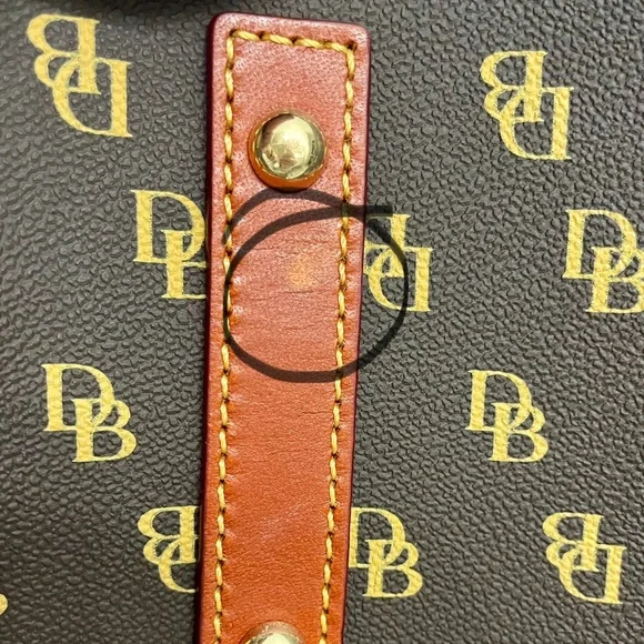 Beautiful Dooney and Bourke large purse with registration card. - Picture 11 of 16